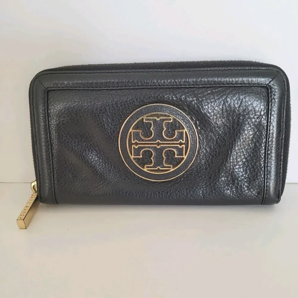 Tory Burch Solid Black Pebble Leather Zip Around Large Wallet Long Clutch‎ Logo